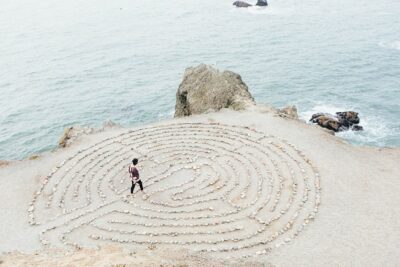 Walking a labyrinth might be a way to induce simultaneous states of consciousness